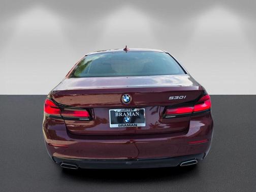 Aventurin Red Metallic 2023 BMW 530 i