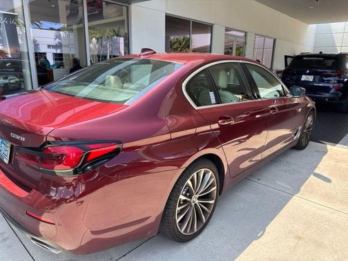 Aventurin Red Metallic 2023 BMW 530 i