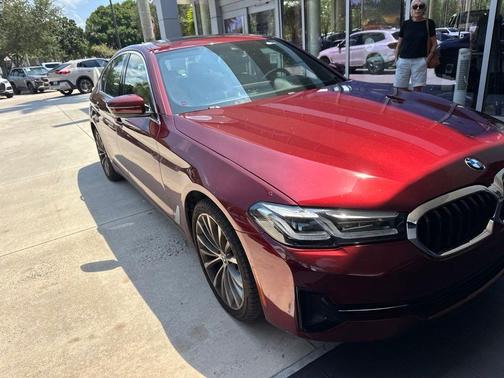 Aventurin Red Metallic 2023 BMW 530 i