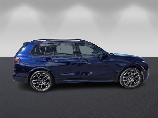 2024 BMW X7 M60i