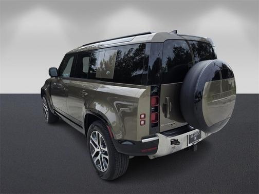 2023 Land Rover Defender 110 SE