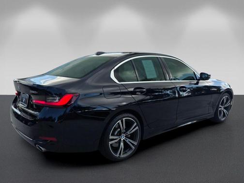 Jet Black 2024 BMW 330 i