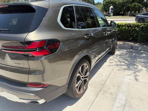 Manhattan Green Metallic 2024 BMW X5 xDrive40i