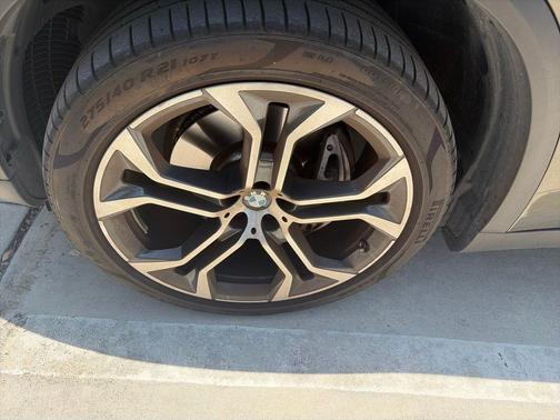 Manhattan Green Metallic 2024 BMW X5 xDrive40i