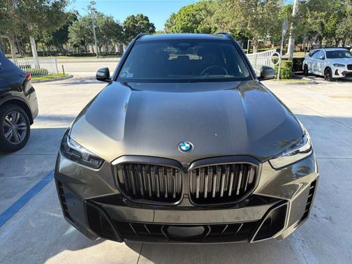 Manhattan Green Metallic 2024 BMW X5 xDrive40i