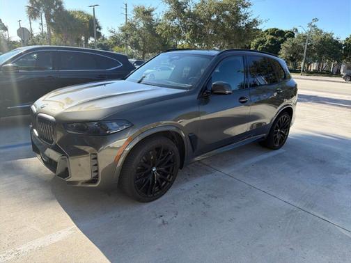 Manhattan Green Metallic 2024 BMW X5 xDrive40i