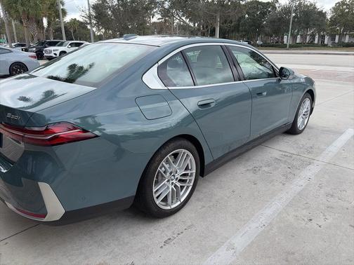 2025 BMW 530 i