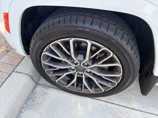 Bright White Clearcoat 2024 Jeep Grand Cherokee L Summit