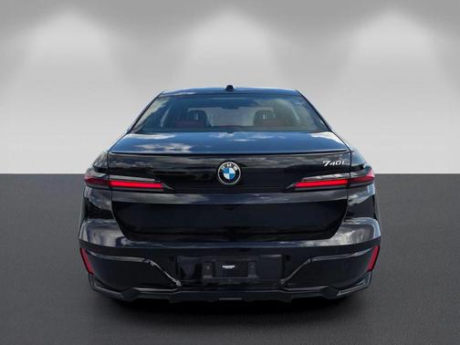 Black Sapphire Metallic 2023 BMW 740 i