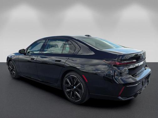 Black Sapphire Metallic 2023 BMW 740 i