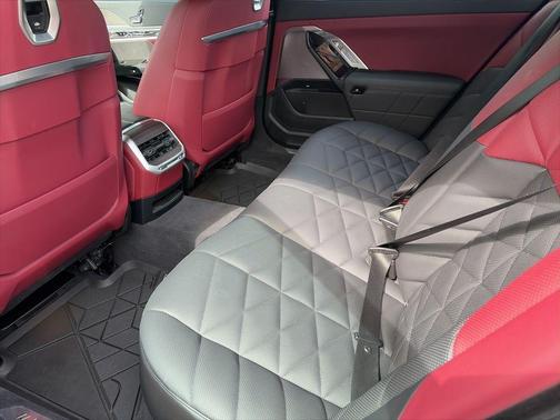 Black Sapphire Metallic 2023 BMW 740 i