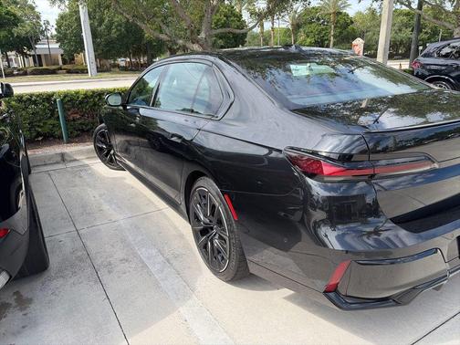 Black Sapphire Metallic 2023 BMW 740 i