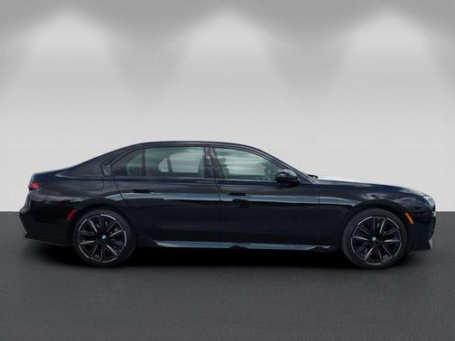Black Sapphire Metallic 2023 BMW 740 i