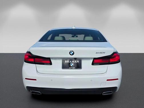 Alpine White 2021 BMW 540 i