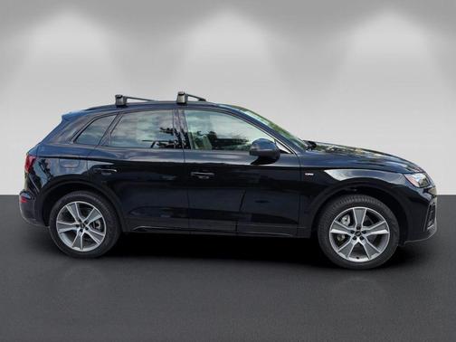 Mythos Black Metallic 2025 Audi Q5 45 S line quattro Premium