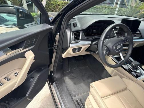 Mythos Black Metallic 2025 Audi Q5 45 S line quattro Premium