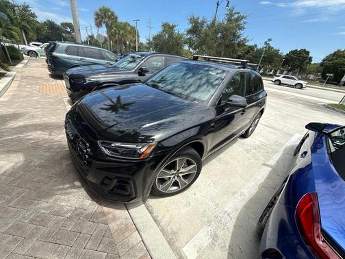 Mythos Black Metallic 2025 Audi Q5 45 S line quattro Premium