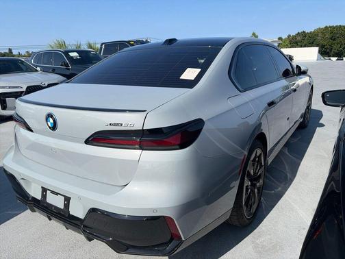 Brooklyn Gray Metallic 2023 BMW i7 xDrive60