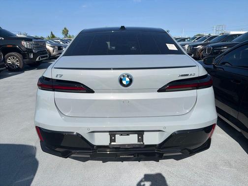 Brooklyn Gray Metallic 2023 BMW i7 xDrive60