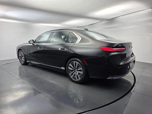 Black Sapphire Metallic 2023 BMW i7 xDrive60