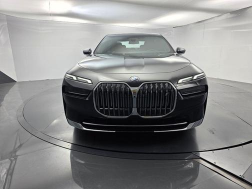 Black Sapphire Metallic 2023 BMW i7 xDrive60