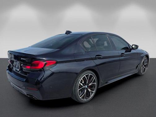 Carbon Black Metallic 2023 BMW 540 i