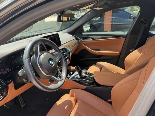 Carbon Black Metallic 2023 BMW 540 i