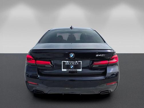 Carbon Black Metallic 2023 BMW 540 i