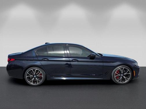 Carbon Black Metallic 2023 BMW 540 i