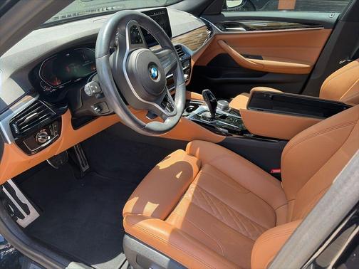 Carbon Black Metallic 2023 BMW 540 i