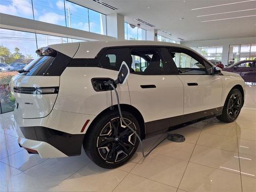 2025 BMW iX xDrive50