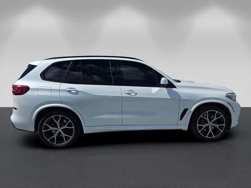 Mineral White Metallic 2023 BMW X5 sDrive40i
