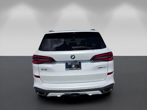 Mineral White Metallic 2023 BMW X5 sDrive40i