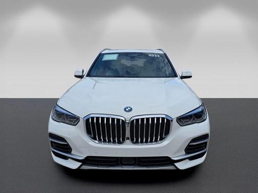 Alpine White 2023 BMW X5 PHEV xDrive45e
