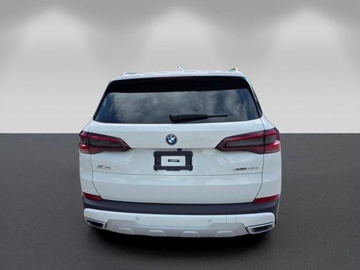 Alpine White 2023 BMW X5 PHEV xDrive45e
