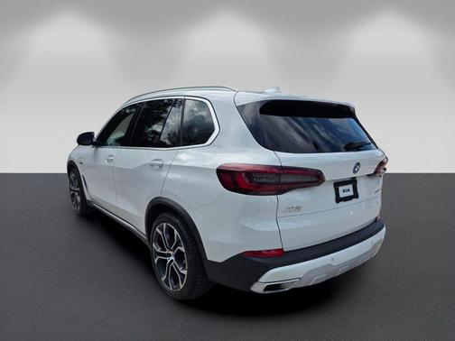 Alpine White 2023 BMW X5 PHEV xDrive45e