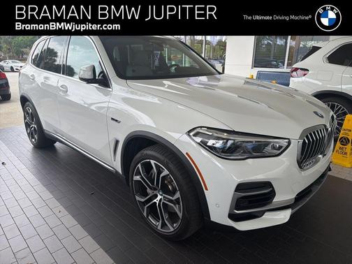 Alpine White 2023 BMW X5 PHEV xDrive45e