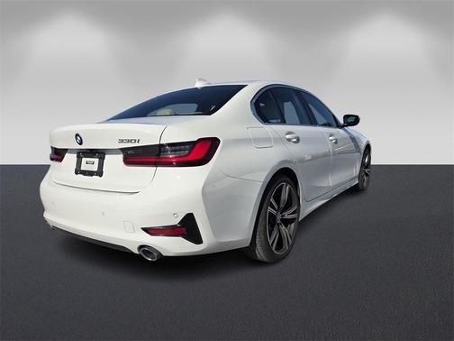 2022 BMW 330 i
