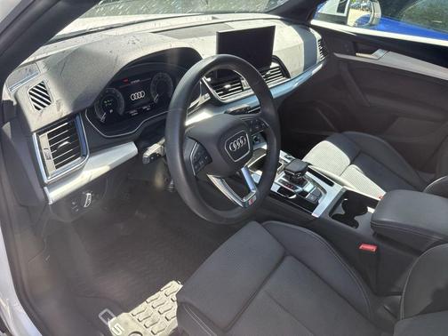 Arkona White 2025 Audi Q5 55 S line quattro Premium