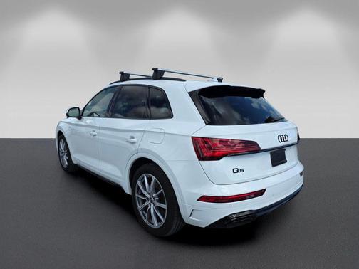 Arkona White 2025 Audi Q5 55 S line quattro Premium