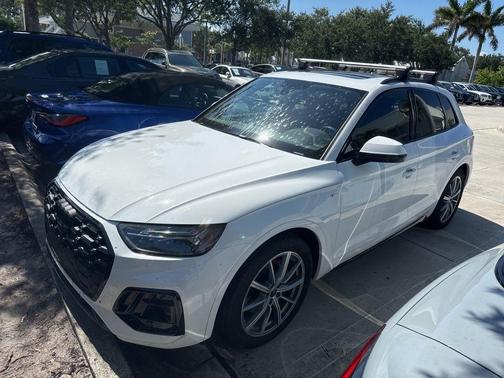 Arkona White 2025 Audi Q5 55 S line quattro Premium