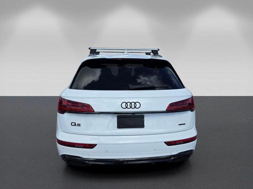 Arkona White 2025 Audi Q5 55 S line quattro Premium