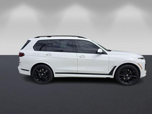Alpine White 2024 BMW X7 xDrive40i