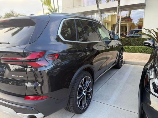 Black Sapphire Metallic 2025 BMW X5 sDrive40i
