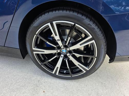 Phytonic Blue Metallic 2026 BMW 530 i