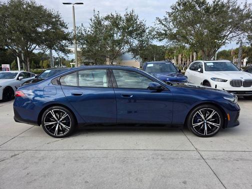 Phytonic Blue Metallic 2026 BMW 530 i