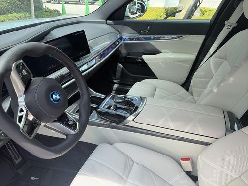 Brooklyn Gray Metallic 2025 BMW 750e xDrive