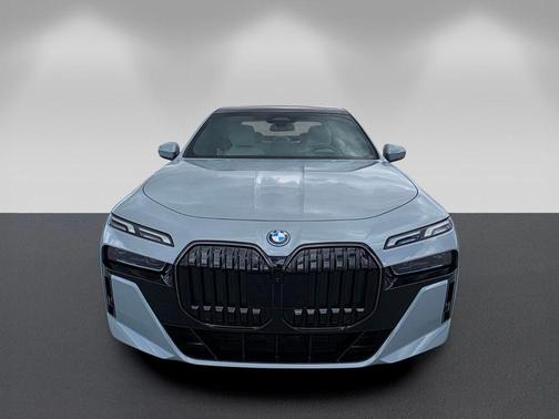 Brooklyn Gray Metallic 2025 BMW 750e xDrive