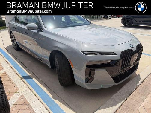 Brooklyn Gray Metallic 2025 BMW 750e xDrive