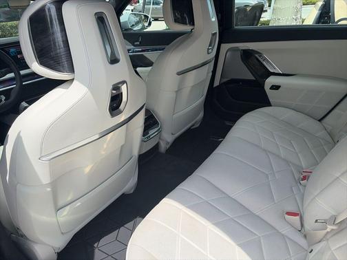 Brooklyn Gray Metallic 2025 BMW 750e xDrive